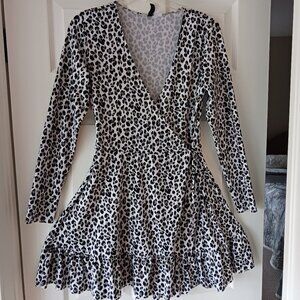 H&M Women's Wrap Dress SZ M Animal Print White Long Sleeve Tie Waist Whimsigoth